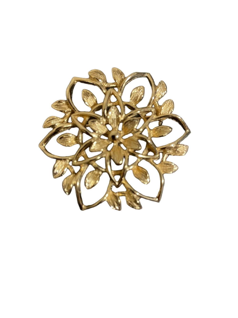 Vintage 1962 Sarah Coventry Gold Tone Petal-Lure Floral Brooch